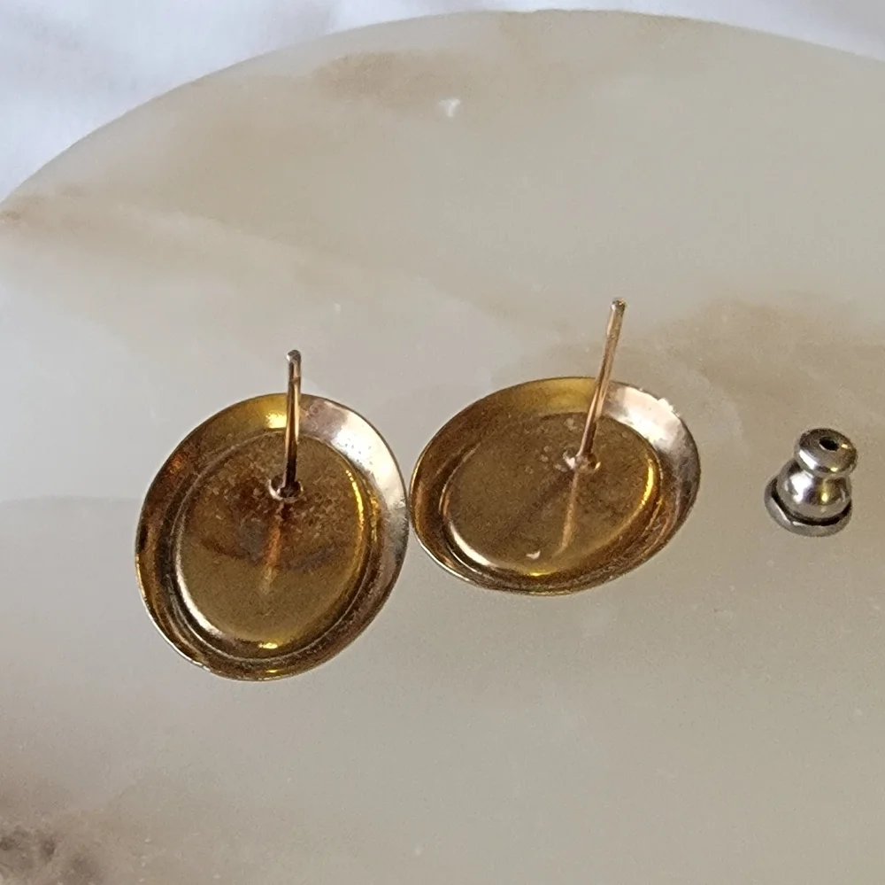 Vintage Oval Cabochon Earrings Gold and Black